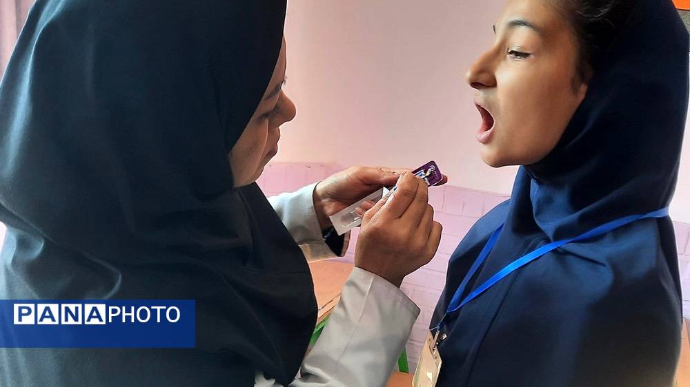 اجرای طرح وارنیش فلوراید در دبستان پنجم مهر