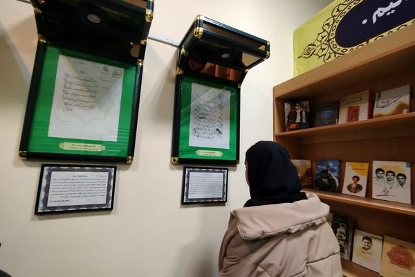 بازدید دانش آموزان دبیرستان نمونه اندیشه از موزه آرامگاه مدرس 