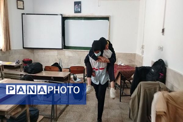 بیست و هفتمین مانور زلزله سراسری در دبیرستان شهید مجید دهنوی نیشابور 