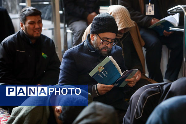 قرائت دعای‌ام داوود در حرم مطهر رضوی 