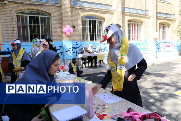 جشن عاطفه‌ها در دبیرستان ۱۳ آبان تبریز