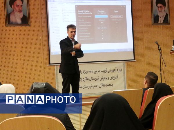 برگزاری دوره تربیت مربی پایه داوطلبی ویژه رابطین و مراقبین سلامت مدارس در ملارد
