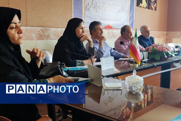 نشست گفت‌وگو محور، با محوریت مدیریت مدرسه در سالن شهدای فرهنگی آموزش و پرورش رباط کریم