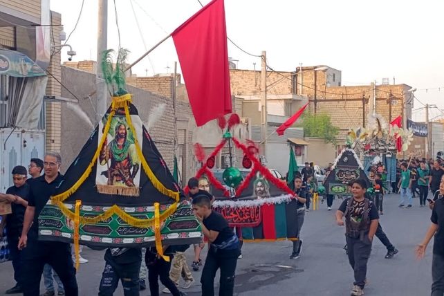 اجتماع بزرگ نوجوانان حسینی در دسته عزای احلی من العسل در کاشان