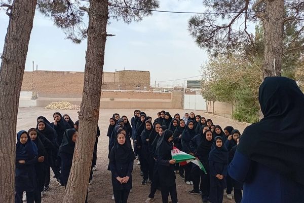 آیین نواختن زنگ مهر در مدرسه مادرمهربان خلیل آباد