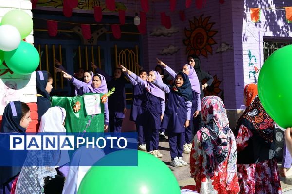 جشن میلاد حضرت زینب(س) با حضور مادر پرستار در دبستان علویان بهارستاندو