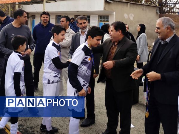 رقابت هیجان‌انگیز فوتبال دانش‌آموزی منطقه ۵ به پایان رسید