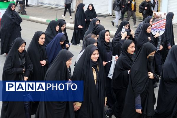 شرکت دانش‌آموزان اردبیلی در راهپیمایی یوم‌الله ۱۳ آبان