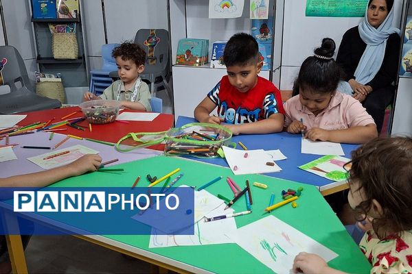 حضور کودکان و نوجوانان در نمایشگاه کتاب 