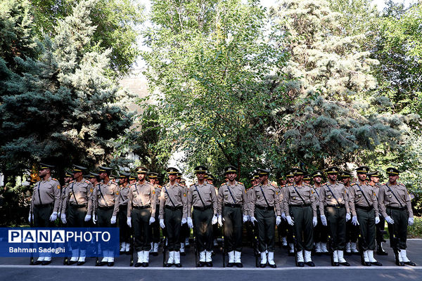 سالروز اهدای پرچم و نشان توسط فرماندهی معظم کل قوا به ارتش