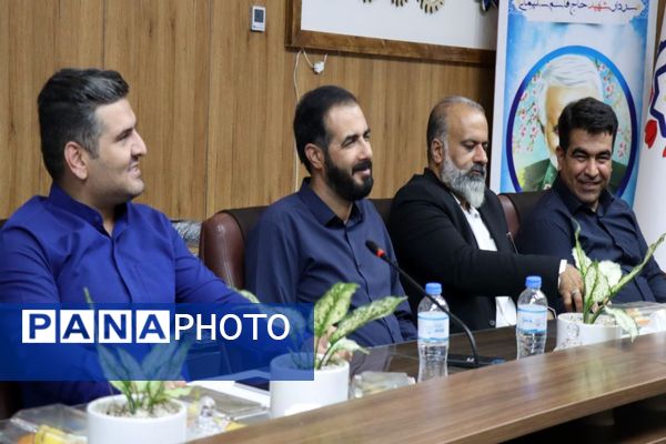 نشست صمیمانه شهردار پاکدشت با خبرنگاران و اصحاب رسانه
