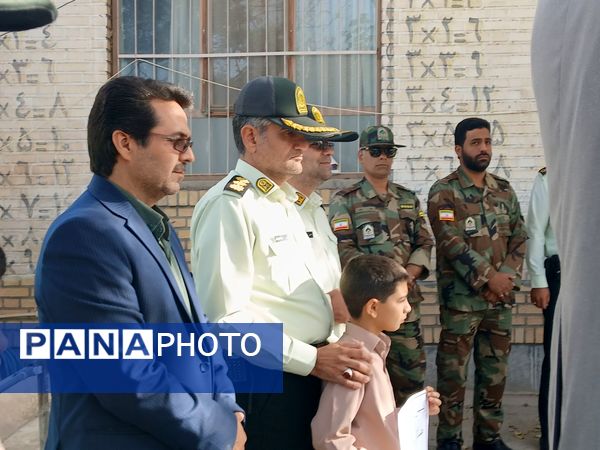 گرامیداشت هفته نیروی انتظامی در مدرسه امید شهرستان خلیل آباد
