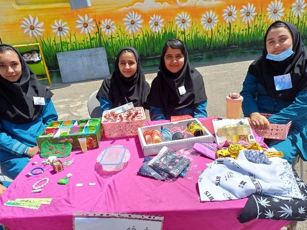 برپایی بازارچه درون‌مدرسه‌ای با هدف خوداتکایی در شیروان