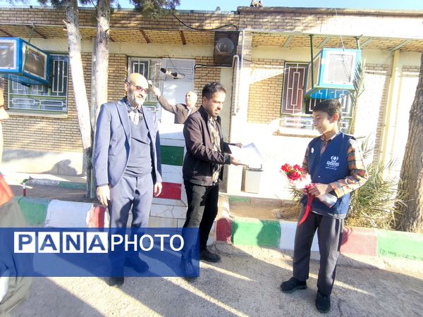 تجلیل از خبرنگار ارشد دبستان شهید پسندیده فدافن