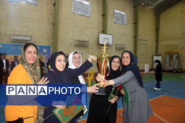 مسابقات تنیس روی میز فرهنگیان یادواره شهدای تربیت‌بدنی در سالن آزادگان استان بوشهر 