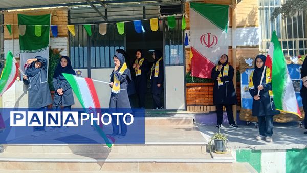 جشن‌ روز‌ دانش‌ آموز‌ در‌ دبیرستان‌ عطیه