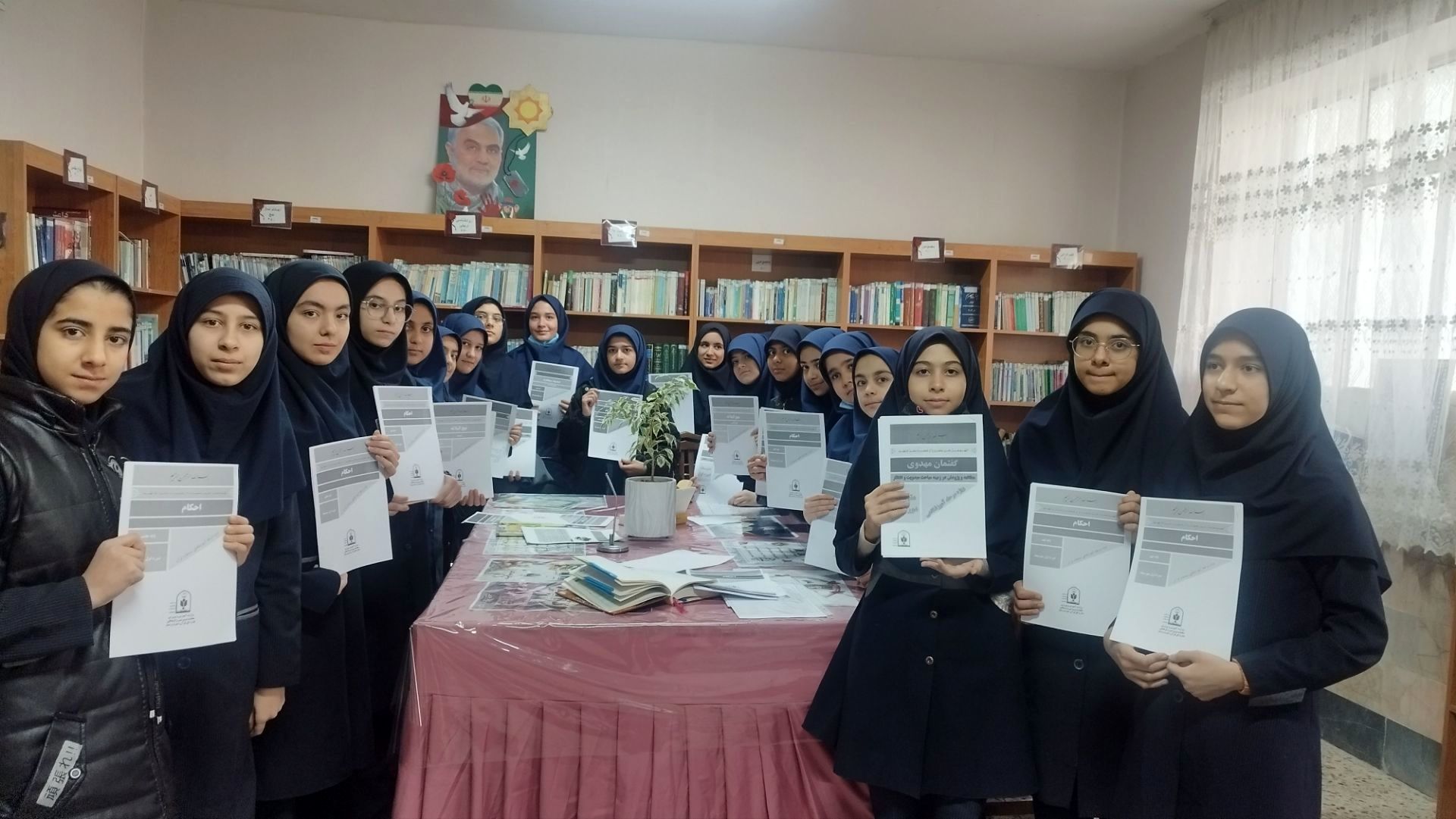 گرامیداشت هفته قرآن ، عترت و نماز در دبیرستان شاهد تکتم 