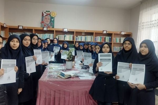 گرامیداشت هفته قرآن ، عترت و نماز در دبیرستان شاهد تکتم 