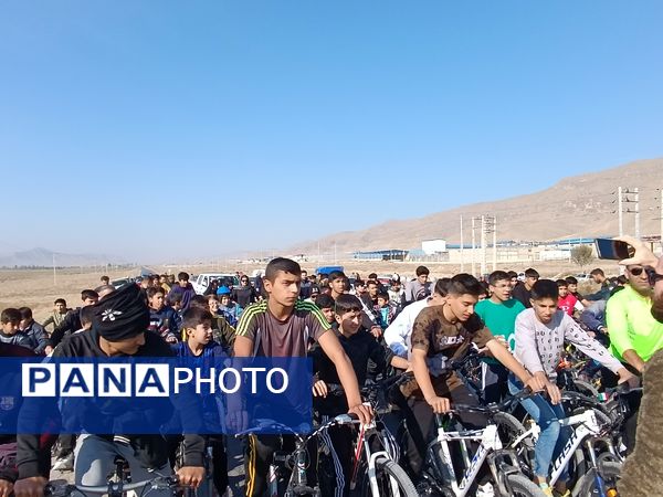 برگزاری همایش دوچرخه‌سواری در آشخانه به‌مناسبت روز دانش‌آموز 