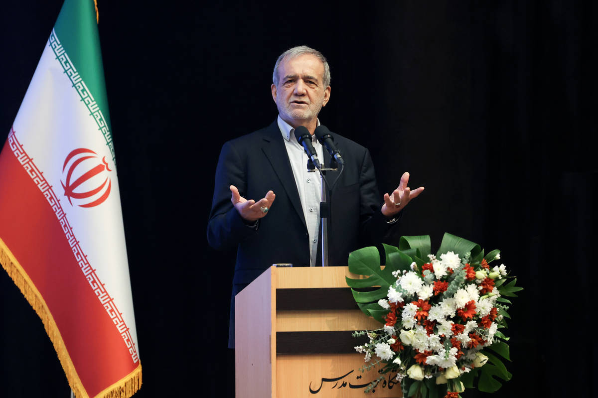 دانشگاهها، درس و تحصیل را به شکل مسئلهمحور دنبال کنند/ اگر نخبگان به میدان بیایند، دشمن هیچ غلطی نمیتواند بکند
