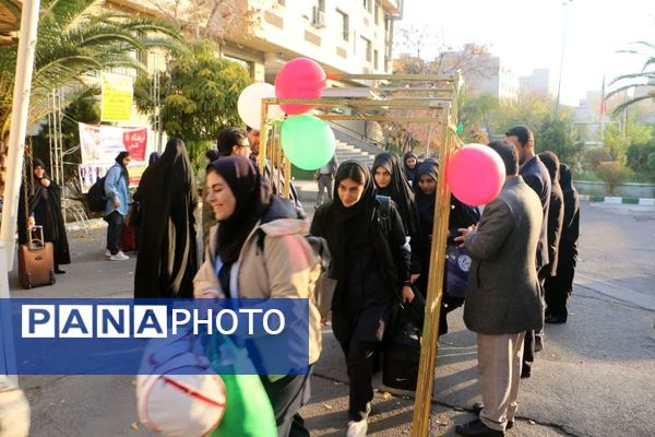 آیین بدرقه دانش‌آموزان دختر ناحیه یک شهرری به اردوی راهیان پیشرفت