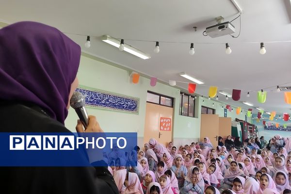 برگزاری جشن دهه کرامت در دبستان شاهد فاطمه الزهرا(س) شیراز