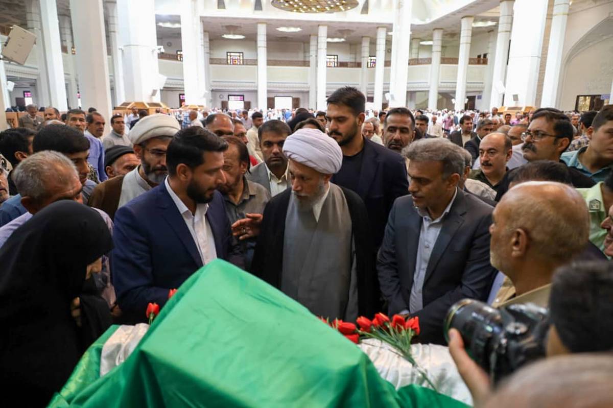 رونمایی از مصحف قرآنی به خط دانشآموزان دختر یک هنرستان در شیراز