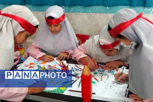 نمایش جلوه‌های ارادت فاطمی در روزنامه‌دیواری‌های مدرسه شهیدسرافراز اسلامشهر