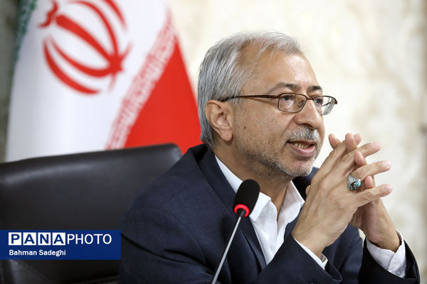 میزگرد علمی و آموزشی بررسی راهکارهای ارتقای کیفیت و تقویت مدارس دولتی