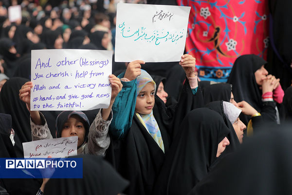 دیدار هزاران نفر از زنان و دختران با رهبر انقلاب