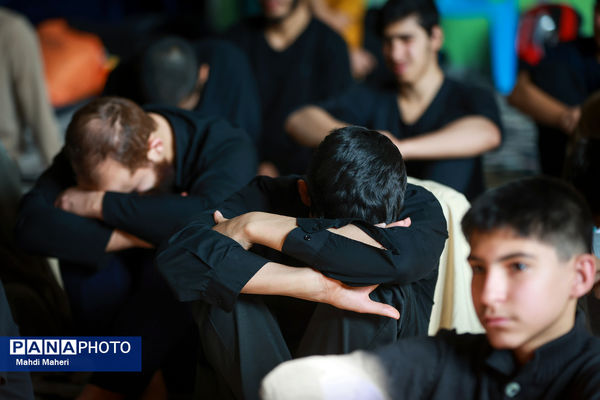 اعتکاف دانش‌آموزی در مسجد قمربنی هاشم (ع)