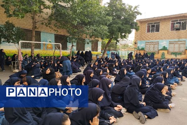 مراسم روز دختر و تقدیر از دانش‌آموزان نمونه و رتبه برتر