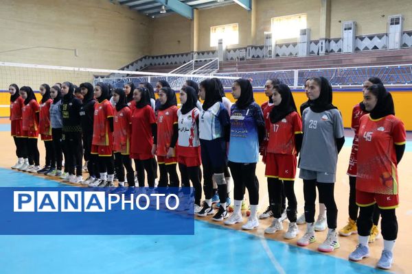 پایان اردوی انتخابی تیم ملی والیبال دانشآموزی دختران و پسران در خوزستان