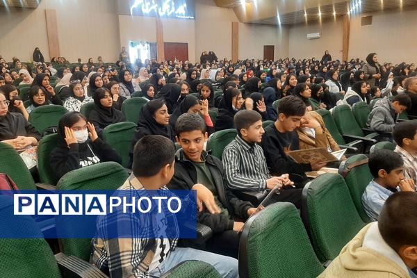 تقدیر از برگزیدگان کشوری و استانی مسابقات فرهنگی و قرآنی ناحیه 3 شیراز