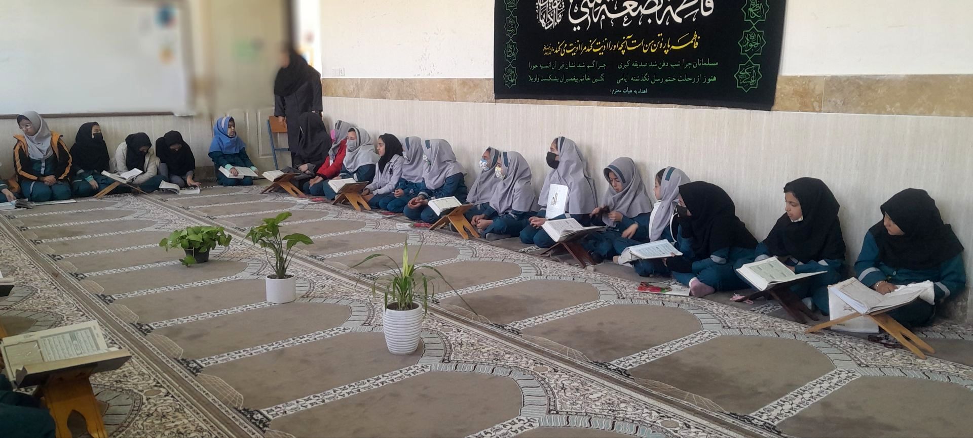 محفل انس با قرآن کریم در آموزشگاه زهرا عبدالهیان ارغا 