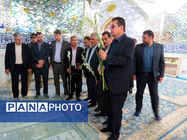 گلباران مزار شهدای دانش‌آموز و معلم در بجنورد