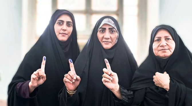 اقشار مختلف مردم بندرخمیر برای ایران قوی به پای صندوق‌های رای آمدند