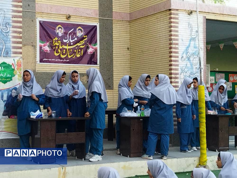 جشن دانش شهرستان میناب در روز آزمایشگاه 
