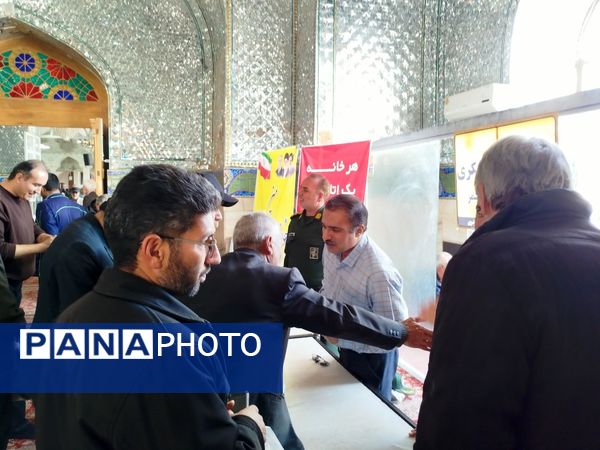 میز خدمت نماز جمعه کاشمر با حضور کارکنان شرکت گاز