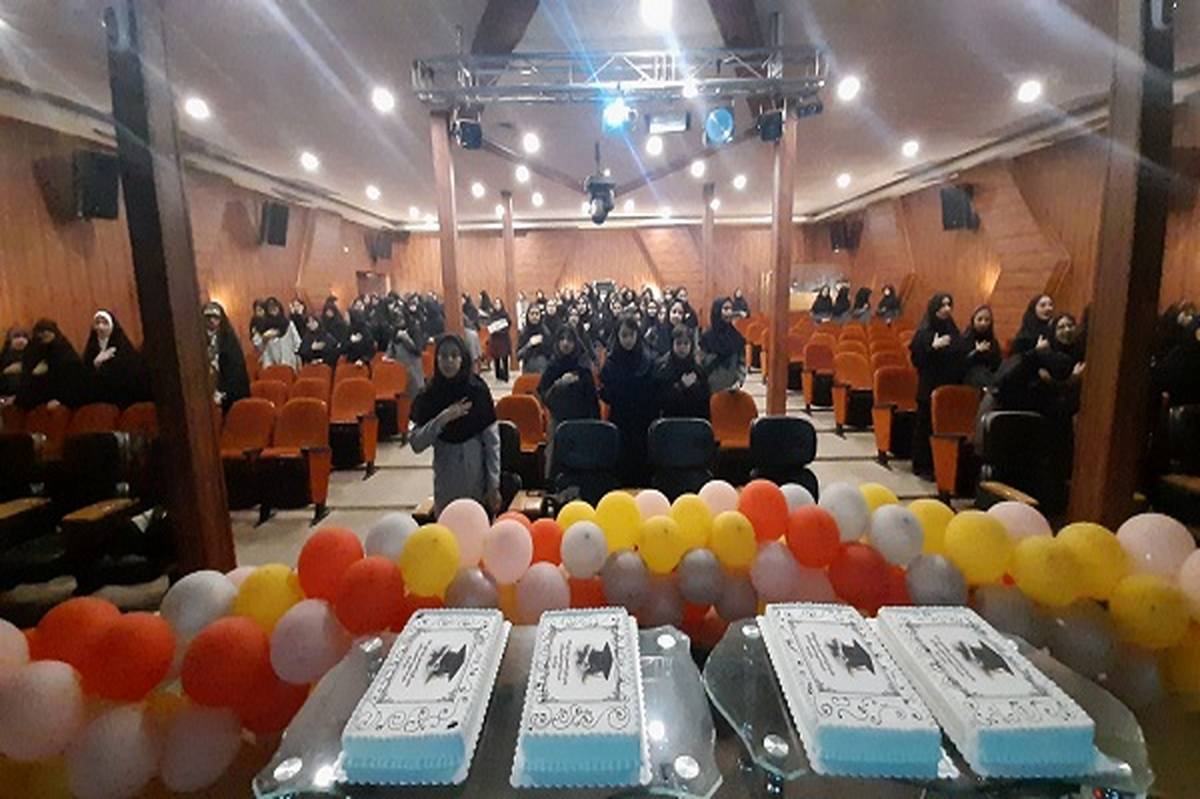 دانش‌آموزان صاحب رتبه دبیرستان احمدی‌روشن تجلیل شدند