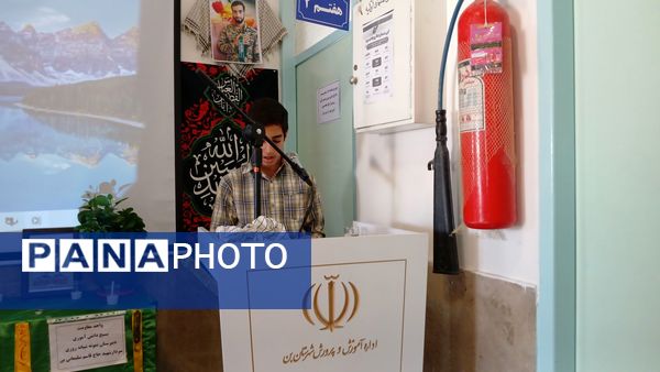 میزبانی دبیرستان نمونه دولتی شهید حاج قاسم سلیمانی شهرستان بن از شهید گمنام