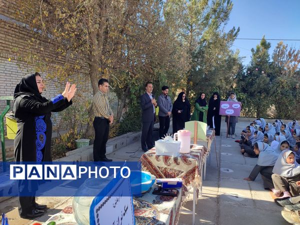 شور و هیجان در حیاط مدرسه