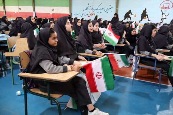 جشن عاطفه‌ها در مدرسه فدک خرم‌آباد؛ همدلی برای آینده‌ای روشن