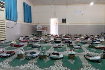 دستان پر مهر بسیج، لبخند را مهمان نیمکت‌های دانش‌آموزان نیازمند کرد