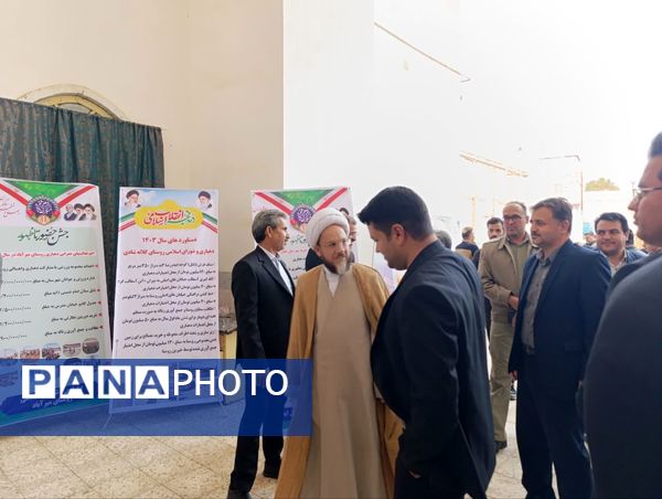 بازدید مسئولان از نمایشگاه فعالیت‌های ادارات شهرستان خلیل آباد