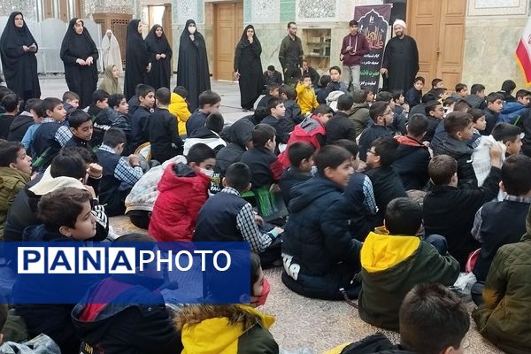 حضور دانش‌آموزان دبستان قلنبر ناحیه 2 شهرری در مراسم نوگلان فاطمی 