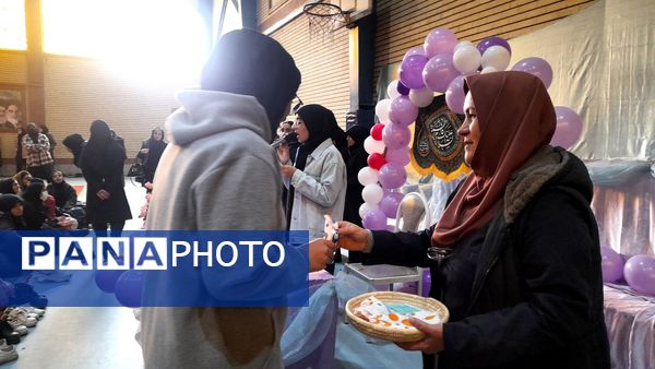 جشن ولادت حضرت زهرا(س) و روز مادر در مدرسه شاهد «عصمت» ناحیه ۳ کرج 