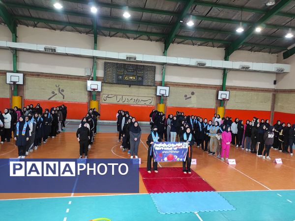 المپیاد ورزشی در دبیرستان دخترانه علمی