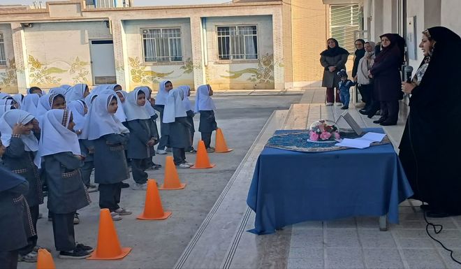 همدلی و همراهی والدین در صبحگاه دبستان علمدار تفت