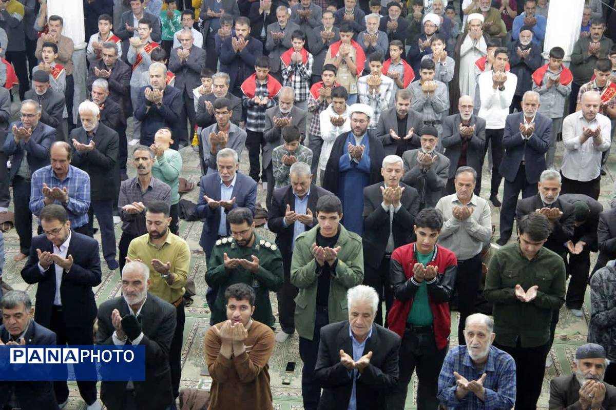 حضور دانش‌آموزان دبیرستان شاهد شهید زیوری پایدار در نماز جمعه اسدآباد 